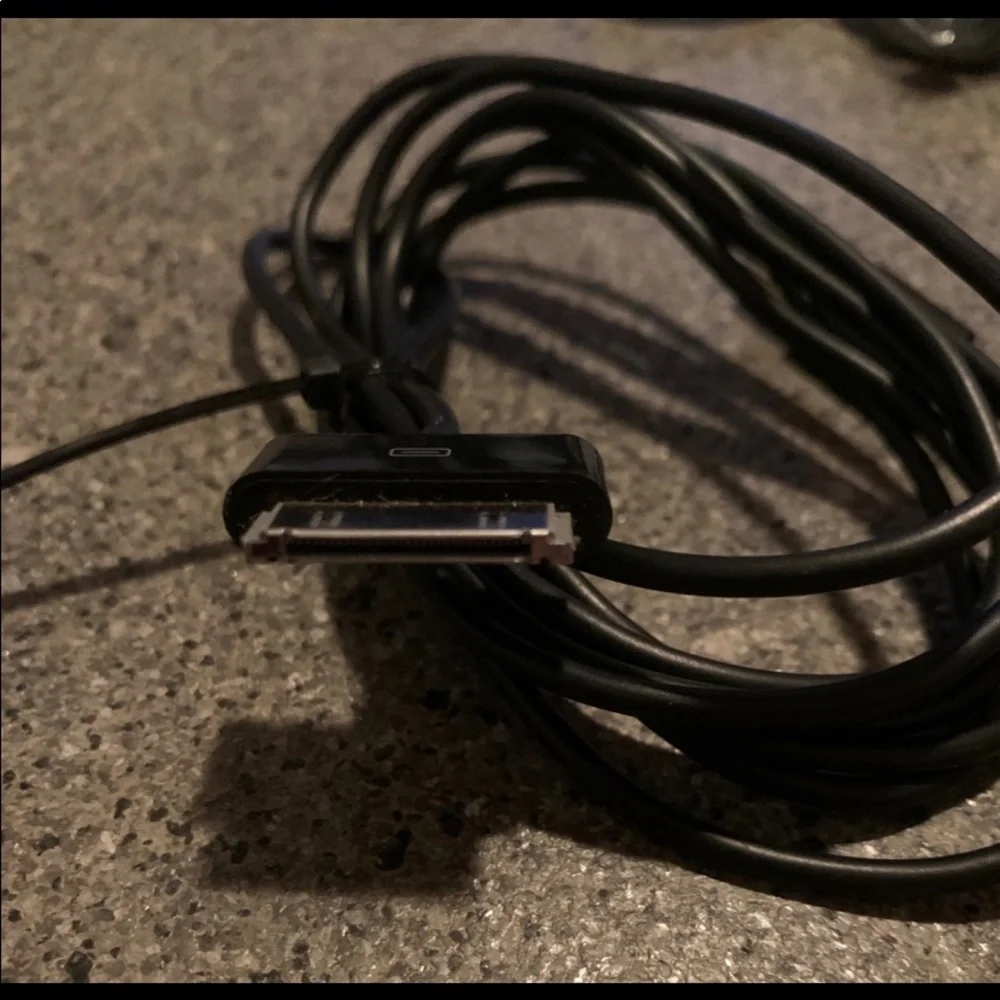 Black Sync & Charging Cable for iPhone. 30 Pin to USB Cable